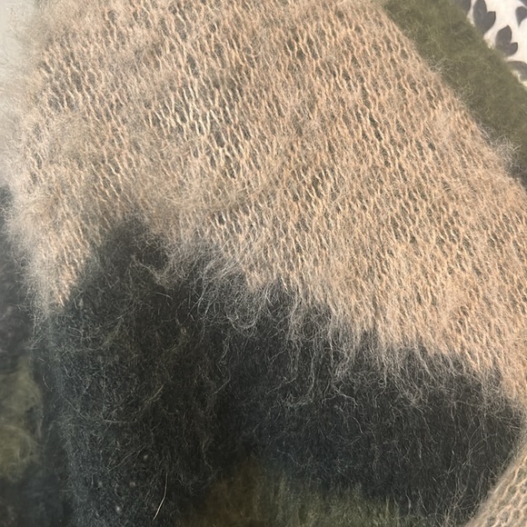 NWOT.  Woman’s long sleeve eyelash sweater with round neckline & predator print. - Picture 7 of 10